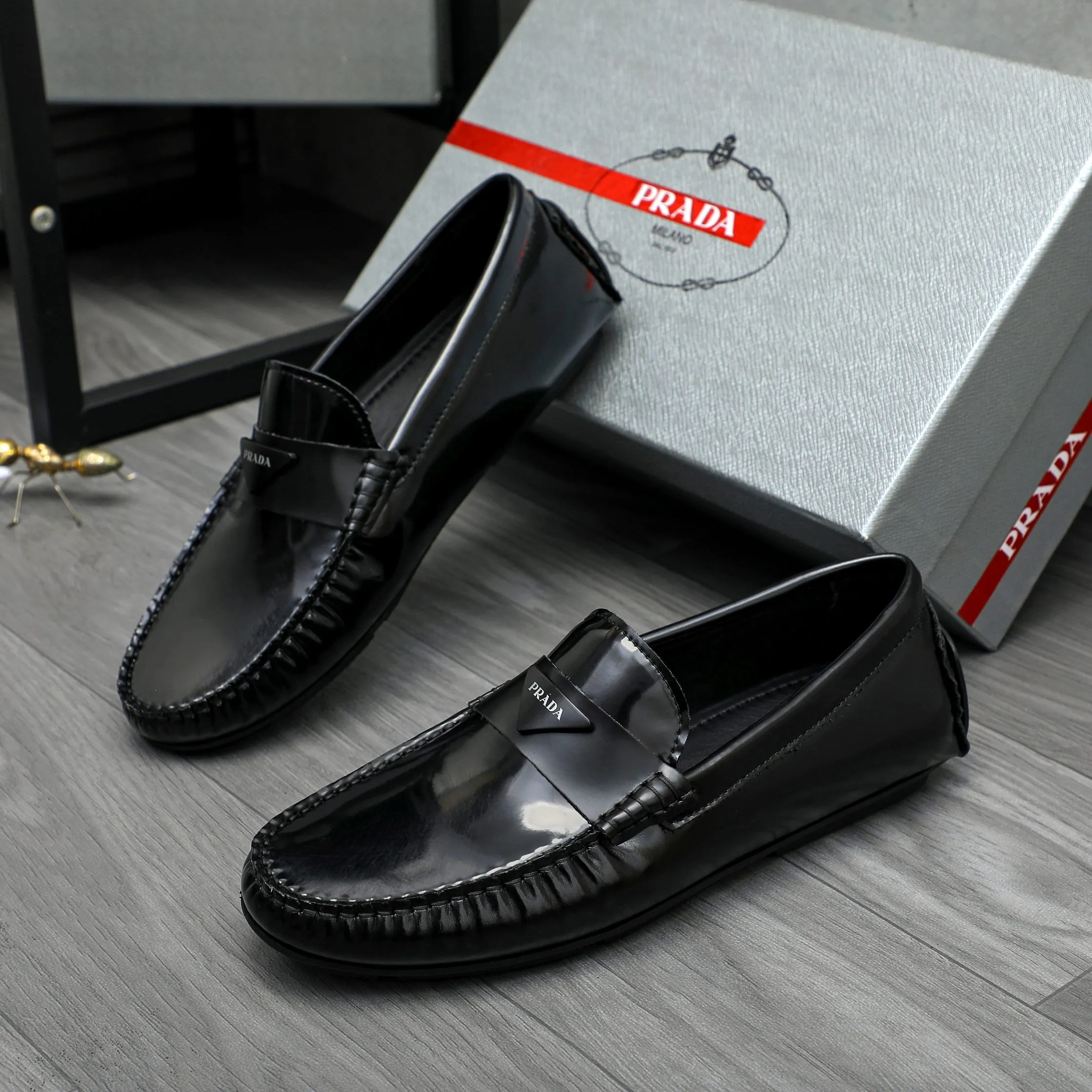 Men's shoes 💰p420 Product trademark: Men's shoes 💰pRADA [Prada] Casual slip-on men's shoes Regular size. Size: 38-44 Product materials: Selected patent cowhide upper, sheepskin lining, rubber outsole